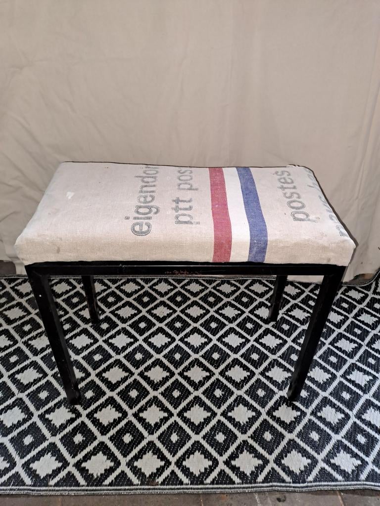 Kruk met PTT postzak stof, Huis en Inrichting, Ophalen, Hout