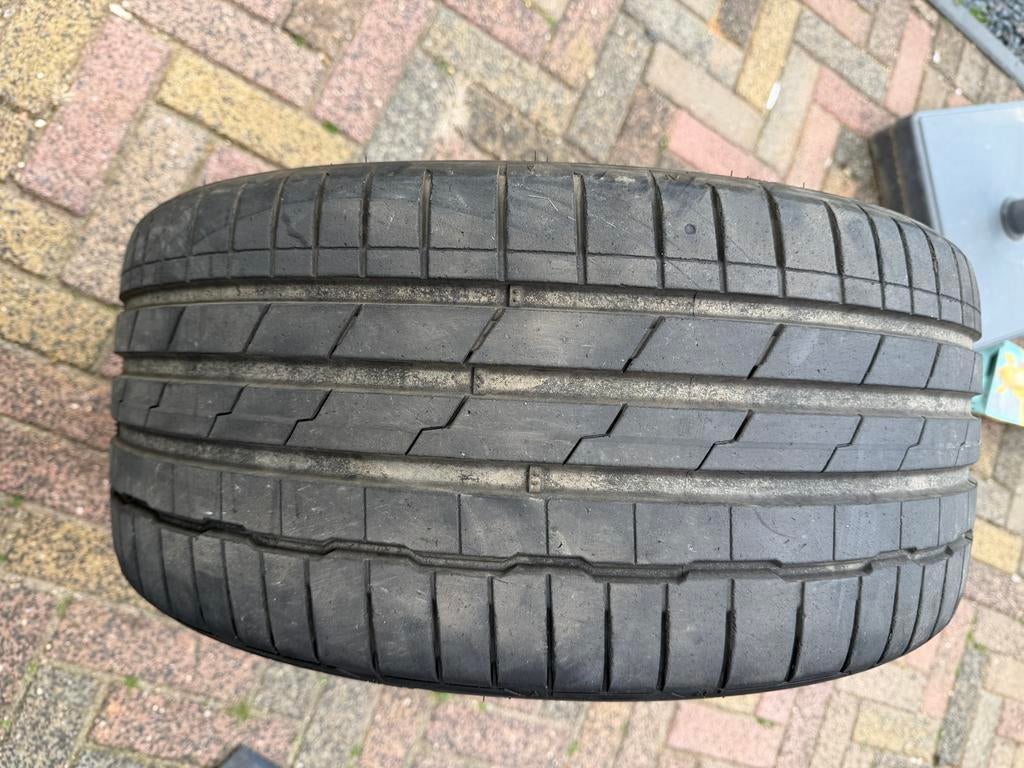 Pirelli P Zero 235/35/19 zomerband met 6 mm profiel, Ophalen, Gebruikt