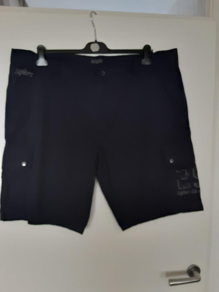 Donker blauwe heren korte broek maat 62/64, Kleding | Heren, Grote Maten, Blauw, Ophalen of Verzenden, Zo goed als nieuw, Broek of Spijkerbroek