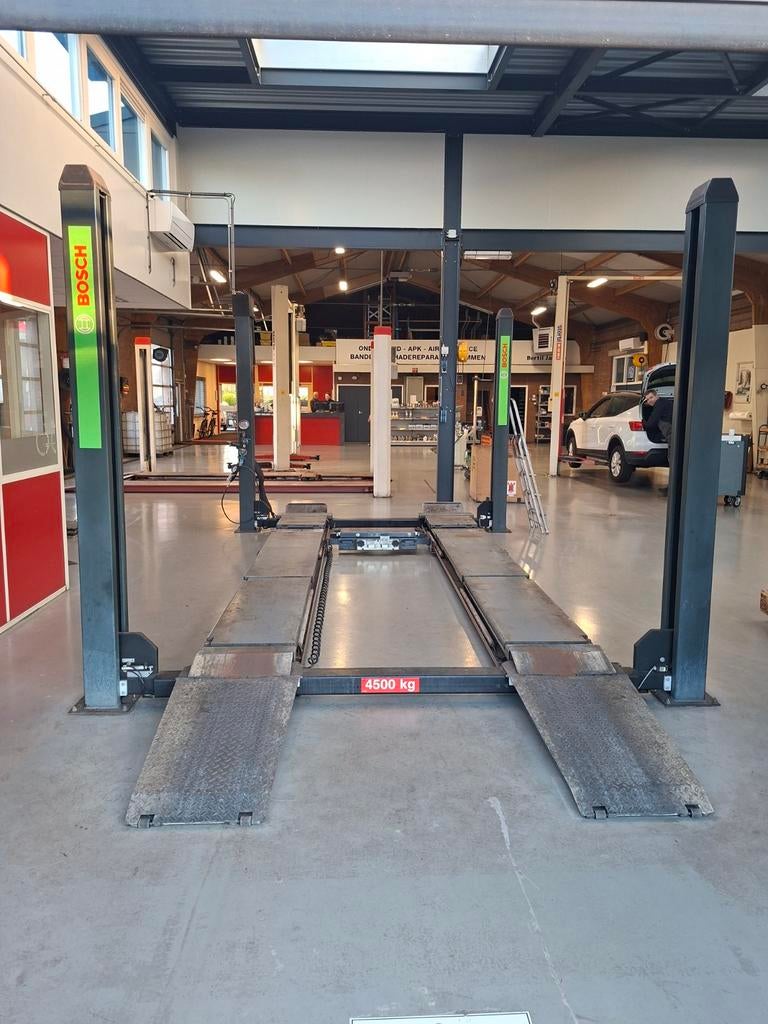 Hefbrug 4 koloms Bosch 4500 kg uitlijn apk hefbrug, Auto diversen, Autogereedschap, Ophalen