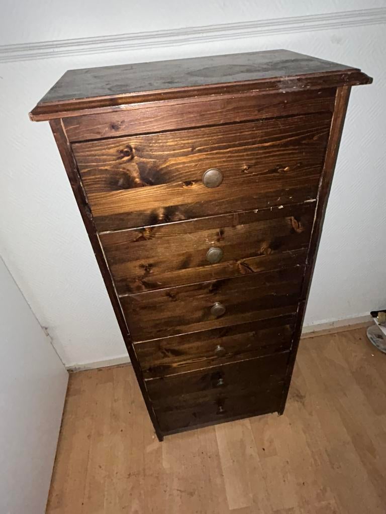 Hoge grenen gebeitste ladekast, Huis en Inrichting, Kasten | Ladekasten, Zo goed als nieuw, 3 of 4 laden, Minder dan 100 cm, 25 tot 50 cm