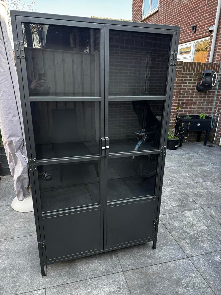 Stalen vitrinekast met glazen deuren, Ophalen, Gebruikt, 50 tot 100 cm, Metaal
