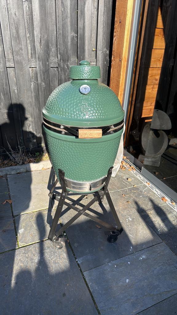 Big Green Egg medium, Tuin en Terras, Houtskoolbarbecues, Gebruikt, Ophalen