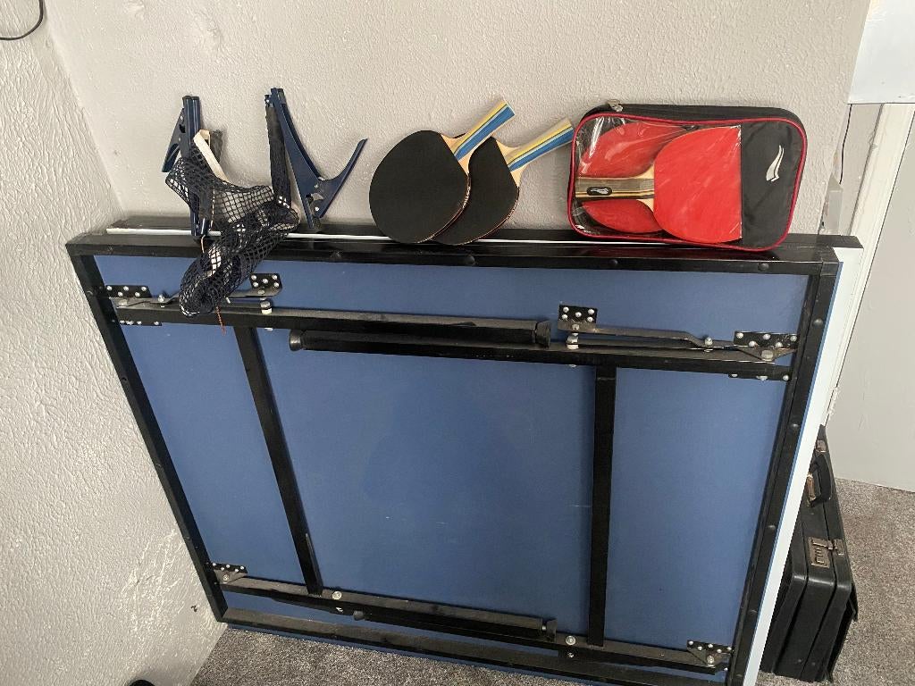 Tafeltennistafel compleet met net en batjes, Sport en Fitness, Ophalen, Gebruikt, Tafel Indoor, Inklapbaar