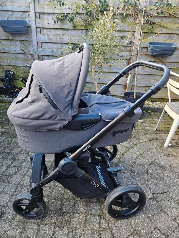 Mutsy Evo kinderwagen zwart/grijs, Kinderen en Baby's, Kinderwagens en Combinaties, Gebruikt, Combiwagen, Mutsy, Met reiswieg