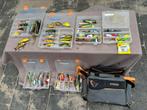 6 x tacklebox met kunstaas, pluggen, shads spro,fox,rapala, Ophalen of Verzenden, Gebruikt, Complete set