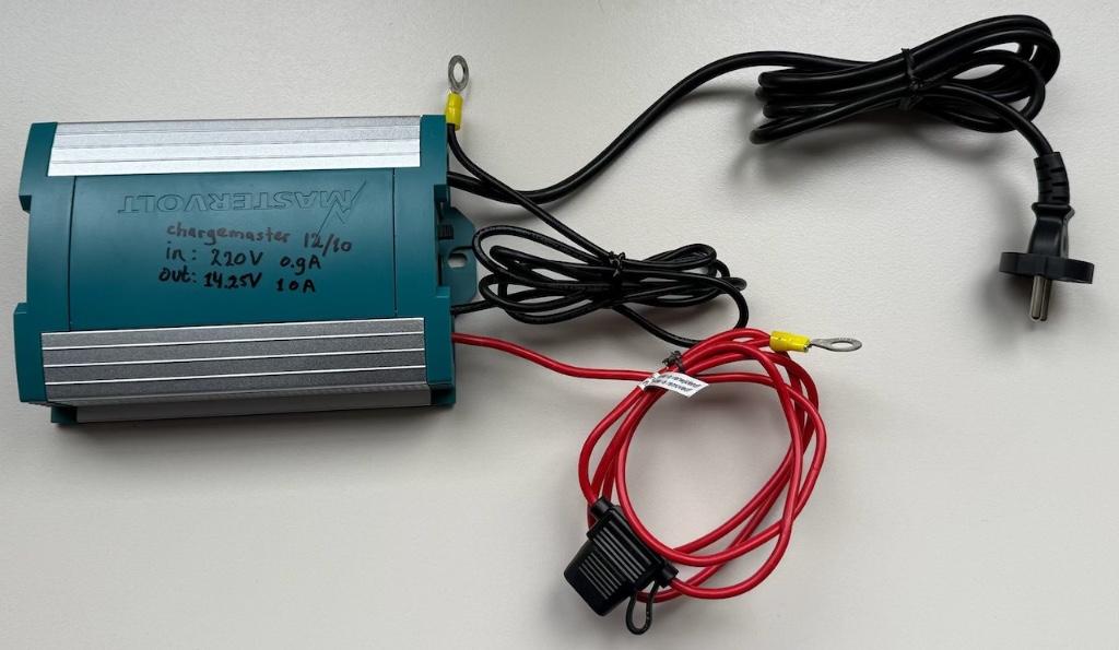 Mastervolt Chargemaster 12/10 - VERLAAGD IN PRIJS, Ophalen, Zo goed als nieuw, Motor en Techniek, Zeilboot of Motorboot