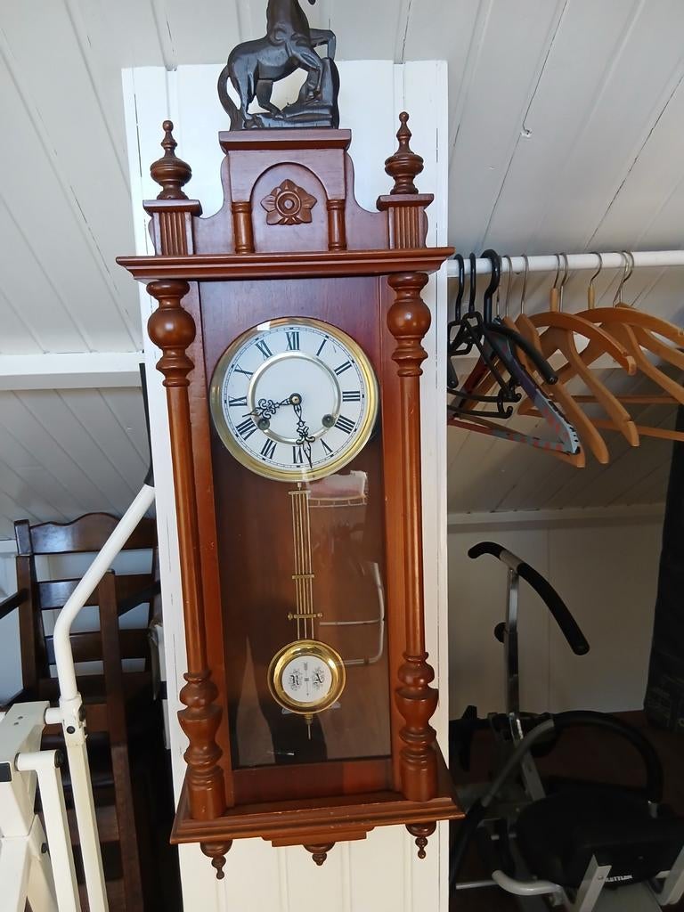 Antieke hangklok en pendule set, Ophalen