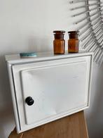 Leuk vintage wit metalen medicijnkastje, Ophalen of Verzenden, Zo goed als nieuw