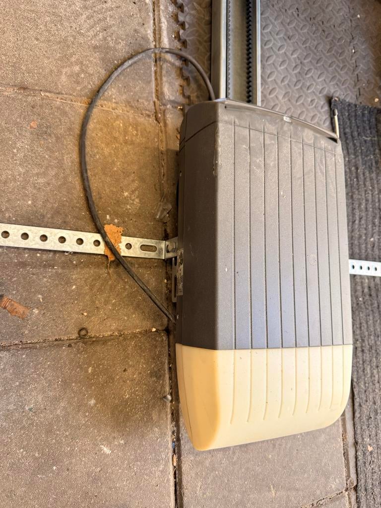 Novomatic 403 garage deur opener met afstandsbediening, Ophalen, Gebruikt, Garagedeur