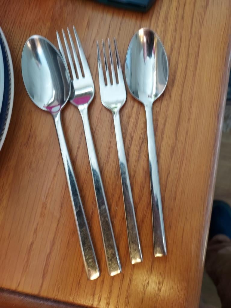 2 hema lepels en vorken rechte steel, Gebruikt, Ophalen of Verzenden, Rvs of Chroom, Vaatwasserbestendig