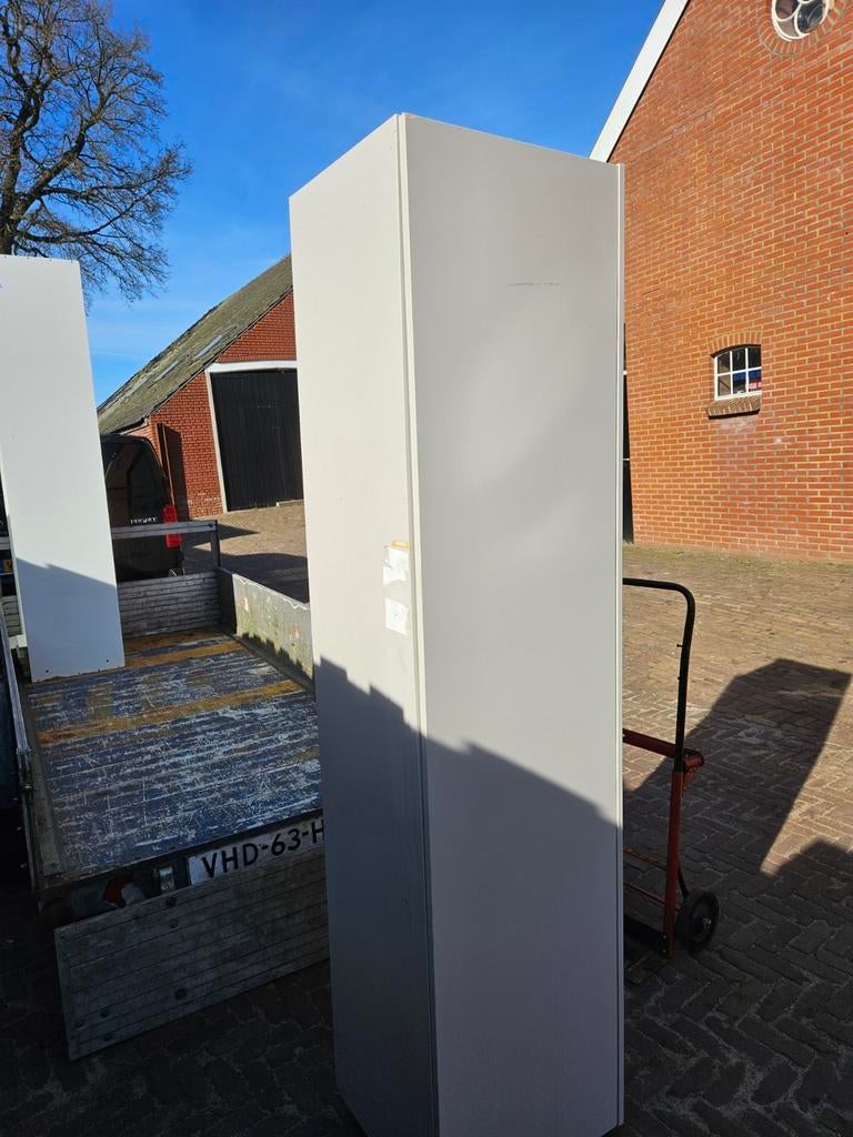 Houten werkplaatskast, Ophalen