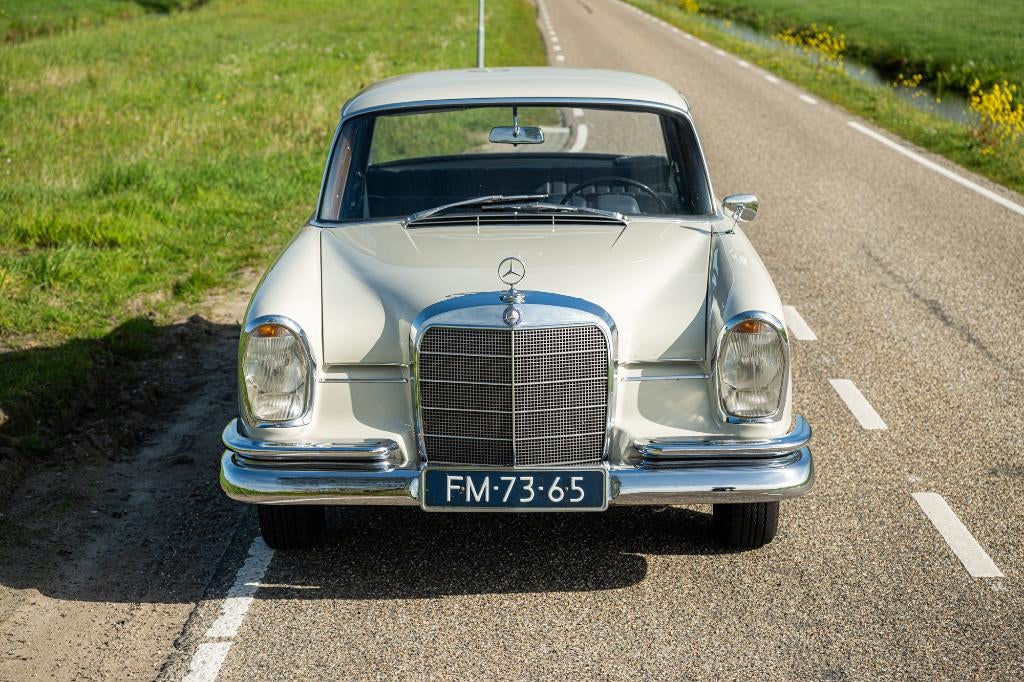 Mercedes-Benz S-Klasse 2.2 220 S 1965 weissgrau origineel NL, 1305 kg, Wit, Origineel Nederlands, Handgeschakeld