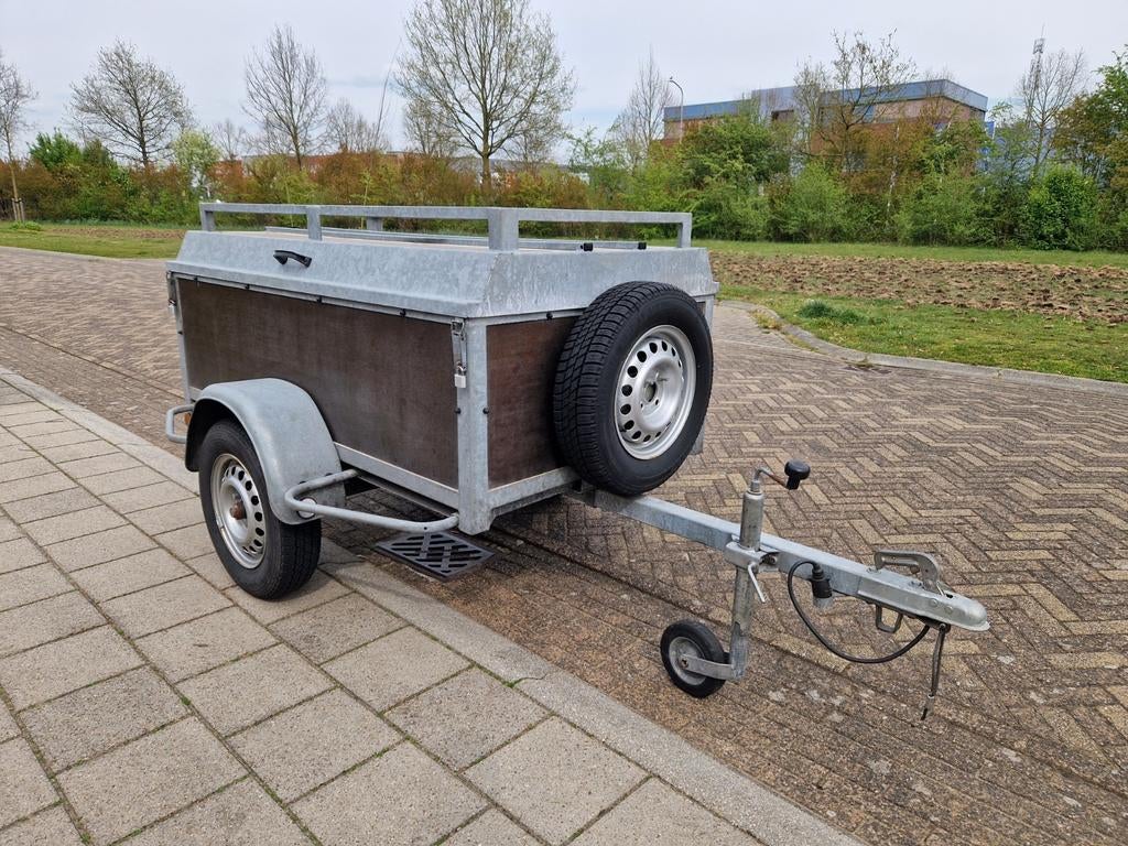 Bagagewagen met afsluitbare deksel te huur, Ophalen, Zo goed als nieuw