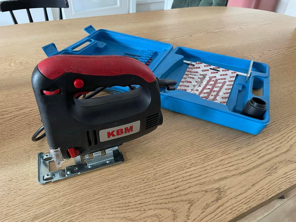 KBM Decoupeerzaag met zaagjes, Doe-het-zelf en Verbouw, Gebruikt, Decoupeerzaag, 600 tot 1200 watt, Ophalen of Verzenden