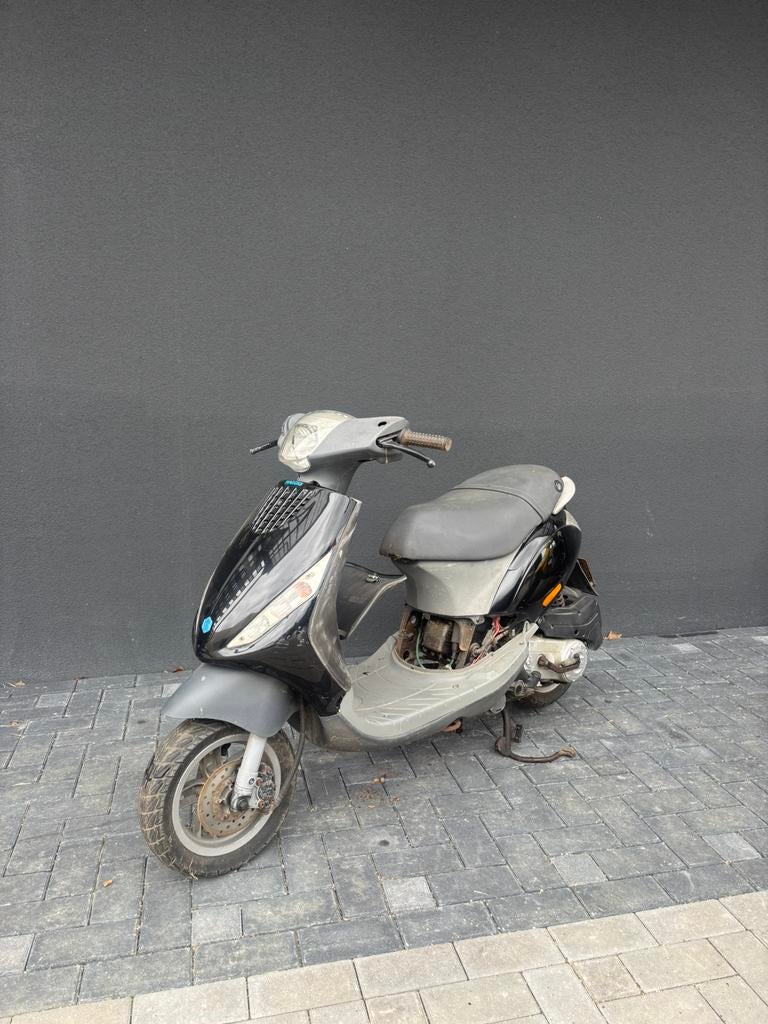 Piaggio zip 2005 Duits, Fietsen en Brommers, Scooters | Piaggio, Zo goed als nieuw, Zip, Benzine, Ophalen