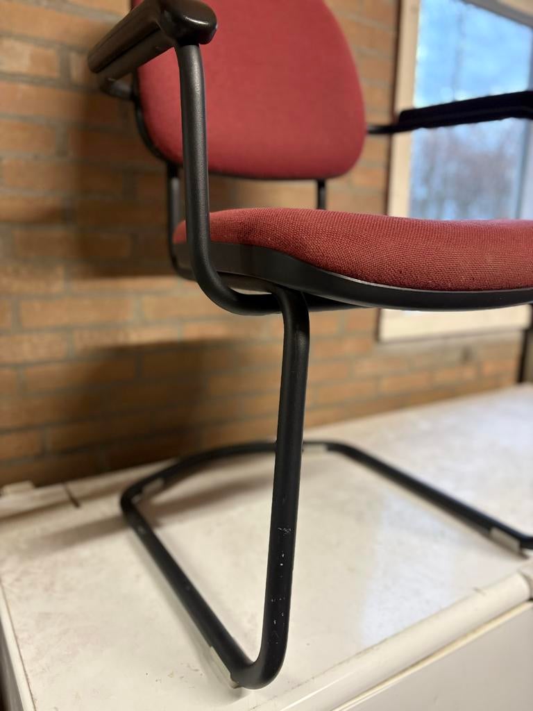 2 stoelen met rode zitting en rugleuning, Ophalen, Gebruikt, Twee, Stof