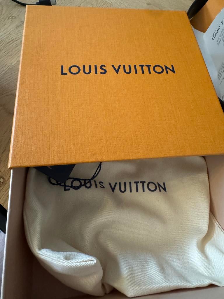 Louis Vuitton reversible riem 40mm – maat 105 – met bon, Kleding | Dames, Riemen en Ceinturen, 3 tot 5 cm, 90 tot 100 cm, Heupriem