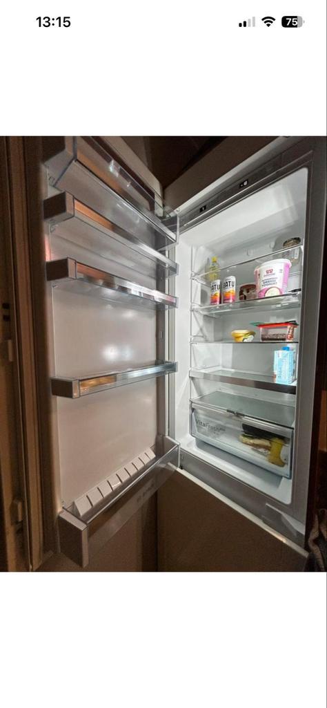 Bosch Koel-vriescombinatie (inbouw)-Zo goed als nieuw!, Witgoed en Apparatuur, Koelkasten en IJskasten, Zo goed als nieuw, Met vriesvak