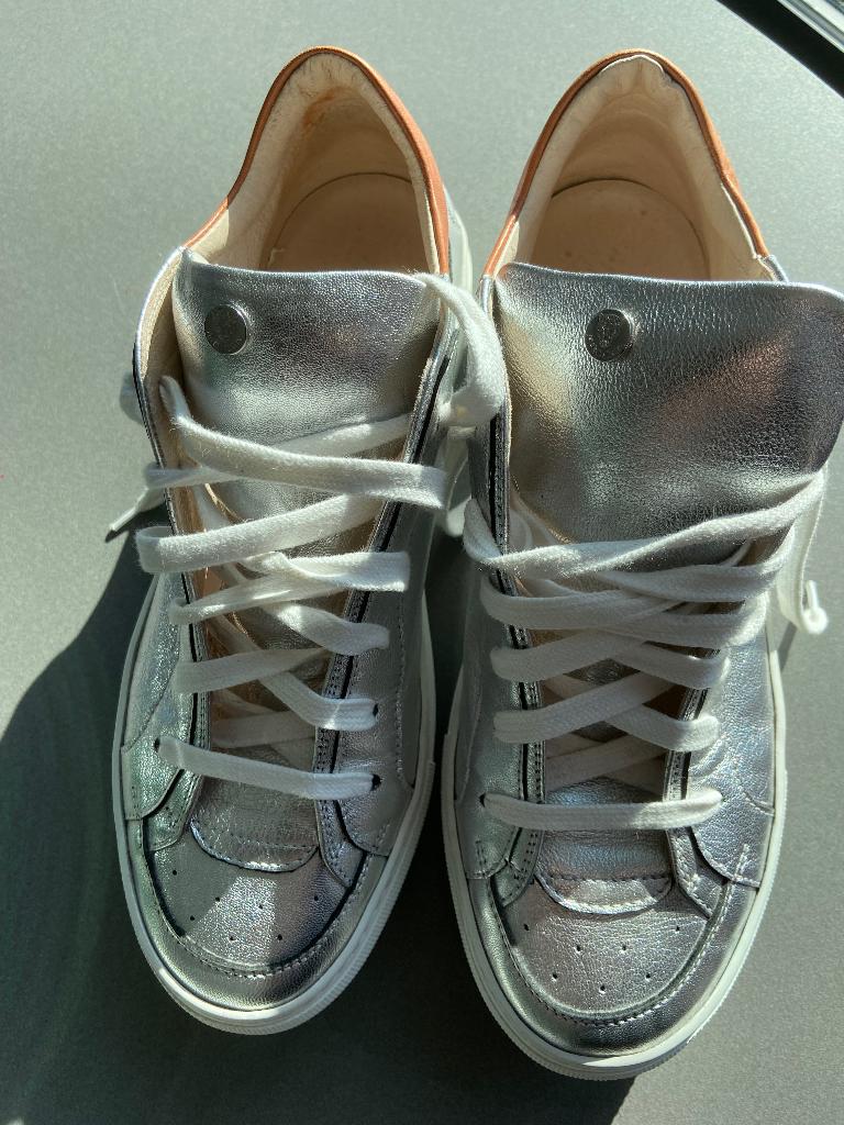 Zilverkleurige sneaker Marccain maat 40, Kleding | Dames, Overige kleuren, Ophalen of Verzenden, Marccain, Sneakers of Gympen