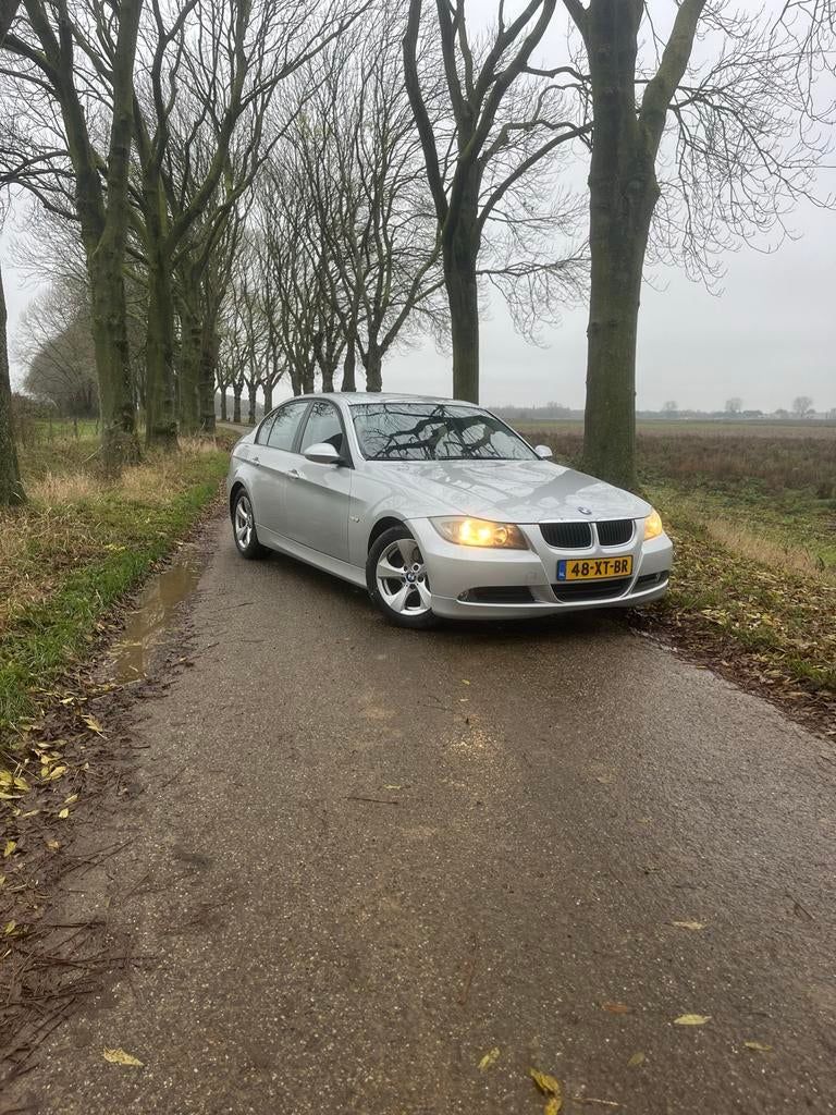 BMW 3-Serie 2.0 I 318 2007 Grijs, Auto's, Achterwielaandrijving, Origineel Nederlands, 75 €/maand, Handgeschakeld