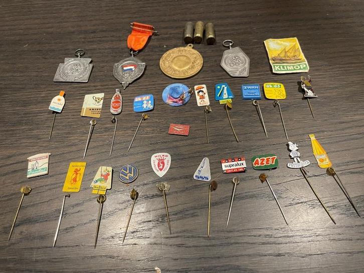 Verzameling reclame speldjes & medailles jaren ‘60-‘70, Verzamelen, Speldjes, Pins en Buttons, Gebruikt, Speldje of Pin, Merk