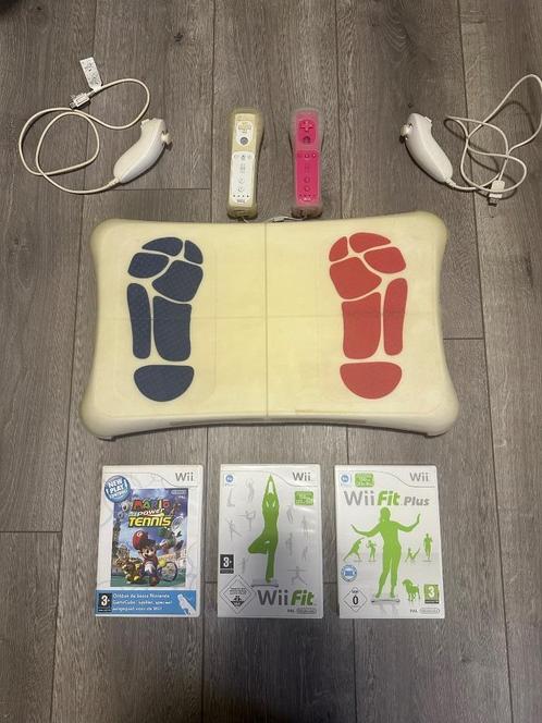Wii Balance Board met Wii fit spellen & Mario Power Tennis, Spelcomputers en Games, Spelcomputers | Nintendo Consoles | Accessoires