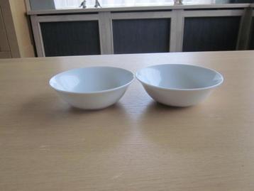 Casa Mesa 2 witte schaaltjes lijntjes motief D14cm H4,5cm beschikbaar voor biedingen