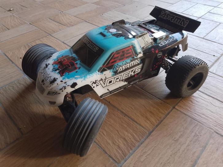 1:10 Arrma Vorteks Brushless RTR, Hobby en Vrije tijd, Modelbouw | Radiografisch | Auto's, Zo goed als nieuw, Auto offroad, Elektro