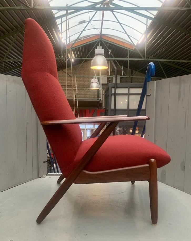 Donkerrode herenfauteuil hout - vintage retro stoel, Huis en Inrichting, Fauteuils, Gebruikt, Hout, Stof, 50 tot 75 cm, Minder dan 75 cm