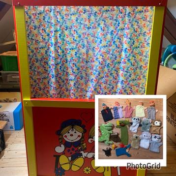 Inklapbare poppenkast met 15 poppen beschikbaar voor biedingen