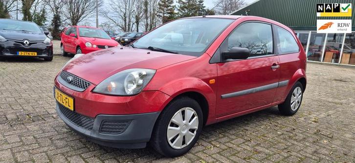 Ford Fiesta 1.3-8V Champion ZEER WEINIG KM NIEUWE APK, Auto's, Ford, Bedrijf, Te koop, Fiësta, ABS, Airbags, Airconditioning, Metallic lak