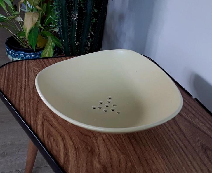 Vintage fruittest, geel, Flora Gouda Holland, Huis en Inrichting, Keuken | Servies, Gebruikt, Schaal of Schalen, Overige stijlen