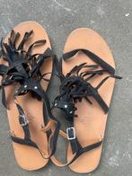 Zwarte H&M sandaaltjes met franjes, maat 39, Ophalen of Verzenden, Gedragen, Zwart, Slippers