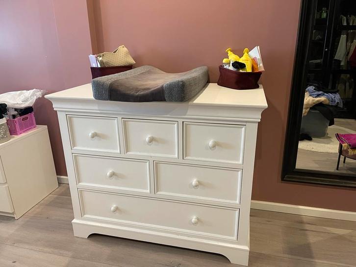 Babykamer set: Commode, kast, ledikant & wandplank, Kinderen en Baby's, Kinderkamer | Complete kinderkamers, Zo goed als nieuw