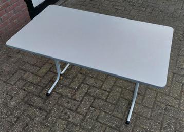 Net campingtafeltje  beschikbaar voor biedingen
