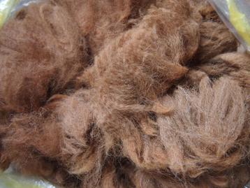 Ruwe alpacawol, 1 kg (bruin) beschikbaar voor biedingen