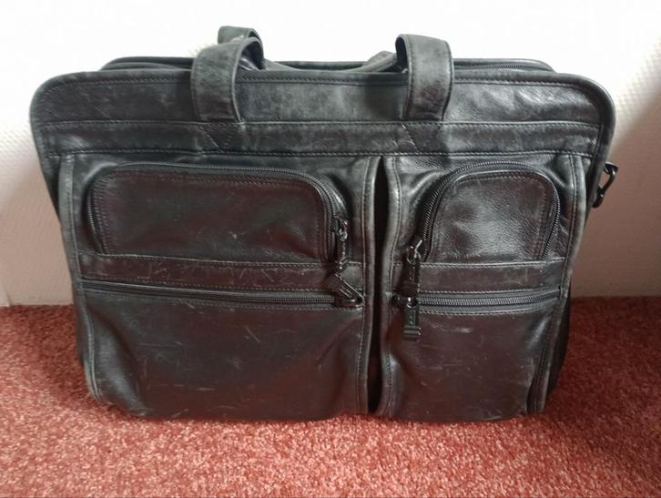 Tumi lederen laptoptas/zakentas, Computers en Software, Laptoptassen, Gebruikt, Schoudertas, 15 inch, Ophalen of Verzenden