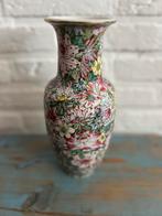 Chinese Mille Fleurs Vaas, Antiek en Kunst, Ophalen of Verzenden