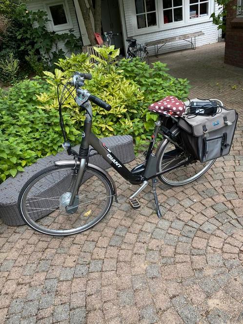 Giant ebike met 4 accus, Fietsen en Brommers, Fietsen | Dames | Damesfietsen, Zo goed als nieuw, Giant, Versnellingen, 50 tot 53 cm