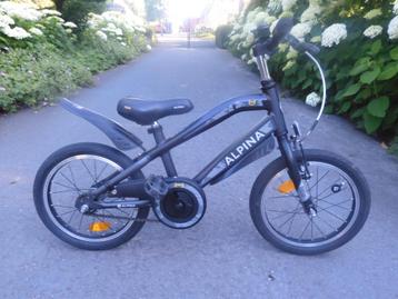 Stoere matzwarte 16 inch Alpina trial van 1 jaar oud beschikbaar voor biedingen