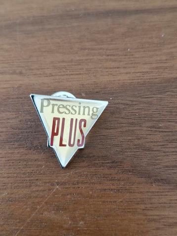 320 Pin Vintage Pressing Plus Speldje beschikbaar voor biedingen