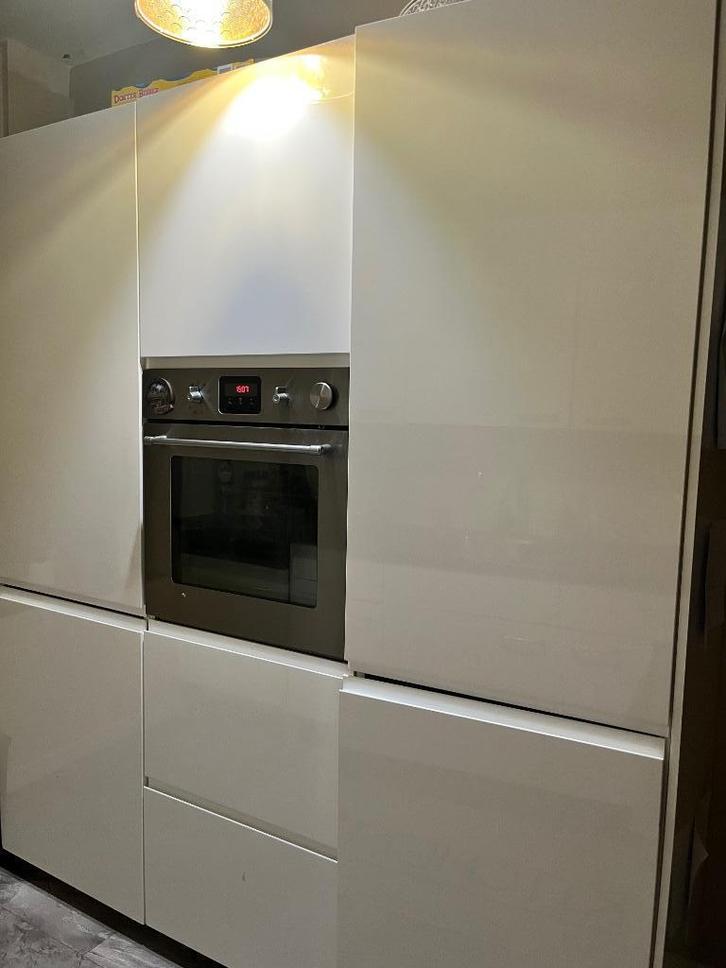 IKEA Voxtorp complete keukenkast, Huis en Inrichting, Keuken | Complete keukens, Wit, Greeploos, Ophalen