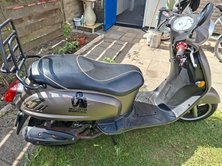 sym fiddel 2, Fietsen en Brommers, Scooters | SYM, Zo goed als nieuw, Fiddle, Maximaal 45 km/u, Benzine, Ophalen