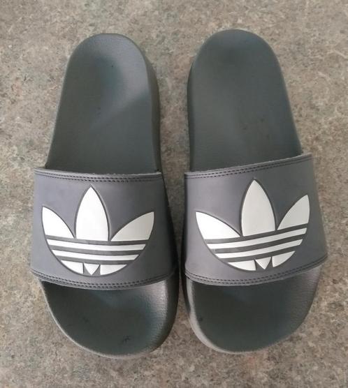 Adidas slippers / Adilette maat 42, Kleding | Heren, Schoenen, Zo goed als nieuw, Slippers, Overige kleuren, Ophalen of Verzenden