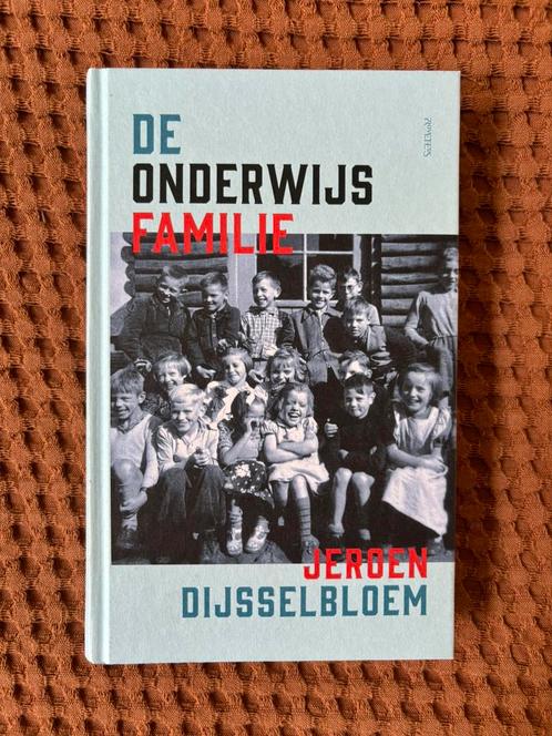De Onderwijs Familie - Jeroen Dijsselbloem, Boeken, Politiek en Maatschappij, Zo goed als nieuw, Nederland, Ophalen of Verzenden