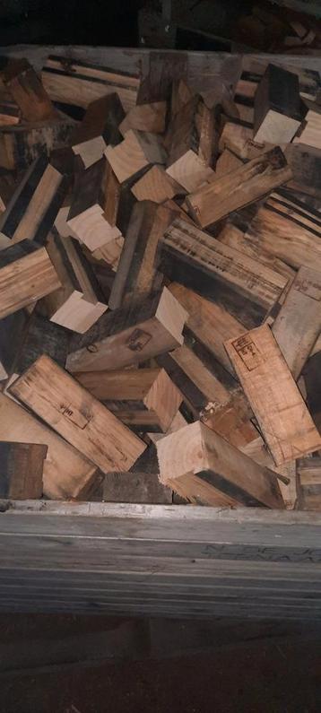 Droog haardhouten balkjes beschikbaar voor biedingen