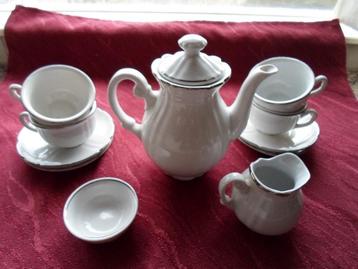 Oud kinderserviesje. Porselein. Zilverlijn. Douwe Egberts. beschikbaar voor biedingen