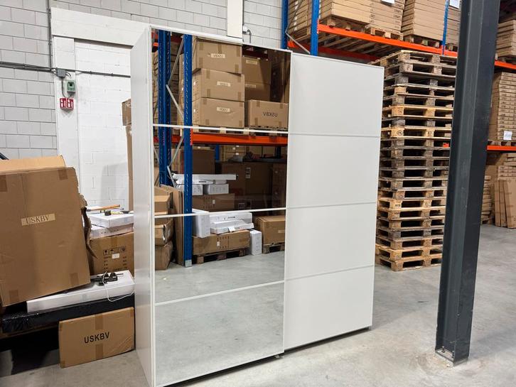 Ikea Pax Kledingkast 240x200 Wit schuidfdeuren Verlichting, Huis en Inrichting, Kasten | Kledingkasten, Zo goed als nieuw, 200 cm of meer