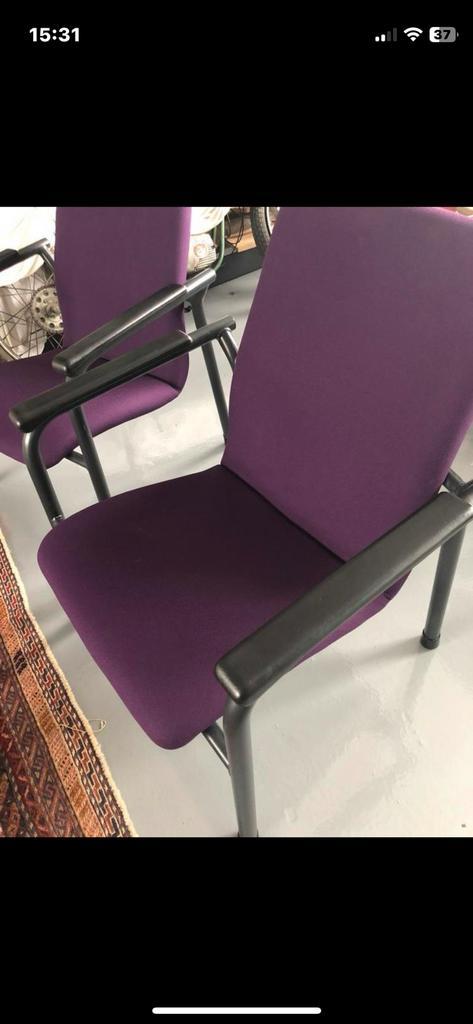 4 paarse kantoorstoelen van Versluis, stapelbaar, Huis en Inrichting, Stoelen, Gebruikt, Vier, Metaal, Stof, Overige kleuren, Ophalen